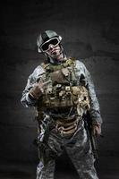 amerikansk soldat i segergest foto