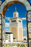 moskettorn - inramat med dekorativ båge i tunis foto