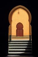 arabesk arch - meknes, marocko. foto