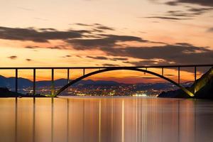 bro till krkön vid solnedgången, Kroatien