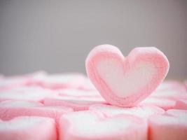 rosa hjärta form marshmallow för alla hjärtans bakgrund foto