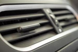 luft balsam i modern kompakt bil stänga upp foto