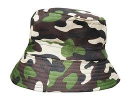 militär kamouflage hink hatt isolerat på vit foto