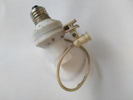 isolerat lampa passande med ljus sensor på en vit bakgrund. Bra för använda sig av till industriell eller elektrisk bild behöver foto