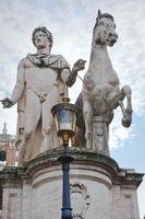 staty på piazza del campidoglio i rom foto