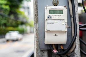 kilowatt timme meter eller watt timme elektrisk meter mått verktyg på elektrisk Pol foto