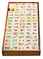 ovan se av trä mahjong spel plattor i låda foto