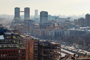 leningradsky prospekt i moskva i dag med smog foto