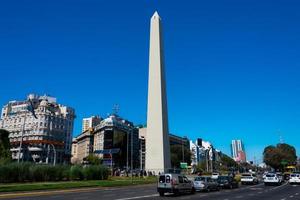 buenos aires, argentina. september 04, 2022. obelisk av buenos sänds el obelisco en nationell historisk monument belägen på republik fyrkant torg de la republik foto