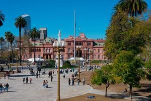 buenos aires, argentina. september 04, 2022. Maj fyrkant torg de mayo och de rosa hus casa rosada också känd som regering hus casa de gobierno foto