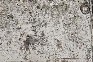 detaljerad stänga upp se på åldrig betong väggar med sprickor och massor av strukturera foto