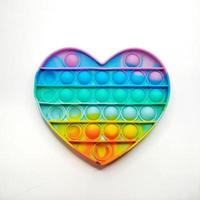 färgrik skjuta på pop- den bubbla sensorisk fidget leksaker hjärtformade och regnbåge färgad , silikon leksaker, anti ångest och påfrestning lättnad spel. foto