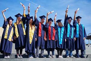 ung examinerade studenter grupp foto