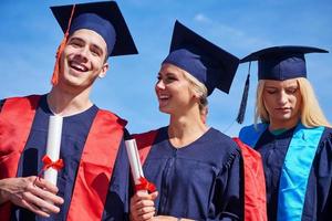 ung examinerade studenter grupp foto