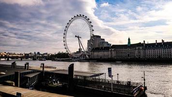 London öga och de thames foto