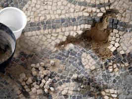 återställa av gammal roman mosaik- av villa del casale, sicilien foto