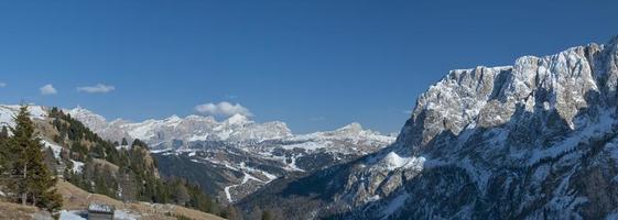italiensk dolomiter enorm panorama se i vinter- tid foto