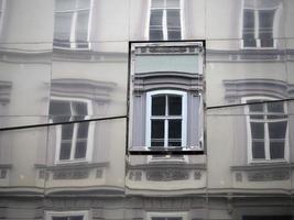 graz österrike byggnad reflexion på modern hus foto