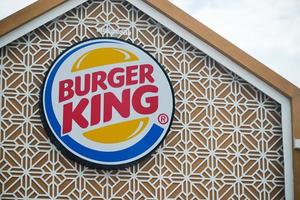 phuket, thailand, 1 maj 2022-burger king skylt foto