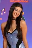 los angeles, 9 april - charli damelio vid 2022 kids choice awards på barker hanger den 9 april 2022 i santa monica, ca. foto