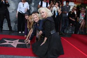 los angeles, 11 aug - the go-go s vid ceremonin för go-go s stjärna på Hollywood walk of fame på hollywood blvd den 11 augusti 2011 i los angeles, ca. foto