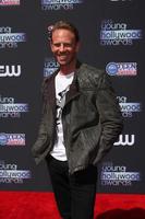 los angeles, 1 augusti - ian ziering anländer till 2013 års Young Hollywood Awards på bred scenen den 1 augusti 2013 i santa monica, ca. foto