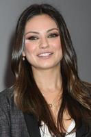 los angeles, 15 nov - mila kunis på jaguar pre la car show event på två rodeo den 15 november 2011 i Beverly Hills, ca. foto