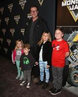 los angeles, 16 jan - dean mcdermott, hattie mcdermott, finn mcdermott, stella mcdermott, liam mcdermott på monster jam kändiskväll på angels stadium den 16 januari 2016 i Anaheim, ca. foto