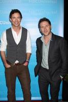 los angeles, 6 januari - tom cavanagh, mark feuerstein anländer till nbc universal all-star winter tca party på athenauem den 6 januari 2012 i pasadena, ca. foto