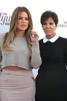 los angeles, 10 dec - khloe kardashian, kris jenner vid 23:e makten 100 kvinnor i underhållningsfrukost i mjölkstudion den 10 december 2014 i los angeles, ca. foto