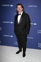 los angeles, 23 feb - ronald d moore vid den 18:e kostymdesigners guild awards på beverly hilton hotel den 23 februari 2016 i beverly hills, ca. foto