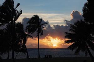 solnedgång i tahiti franska polynesien strand foto