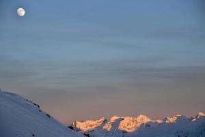 parsenn berg swiss alps panorama i vinter- solnedgång foto