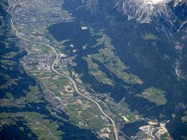 innsbruck dal antenn panorama från flygplan foto