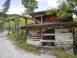 vatten kvarn dal i dolomiter longiaru badia dal foto