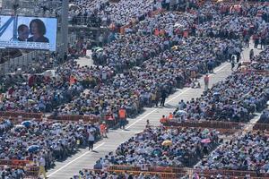 genova, Italien - Maj 27 2017 - påve francis besöker genua för de massa i kennedy plats foto