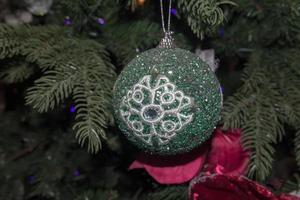 xmas träd boll detalj stänga upp foto