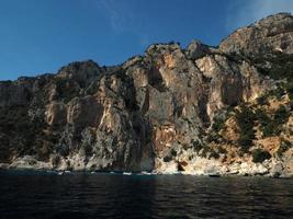 orosei golf cala borta stenar hav klippor sardinien Italien foto