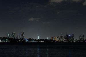 miami stadens centrum natt se panorama foto