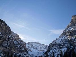 fläktar berg dolomiter i vinter- panorama foto