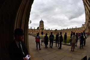 oxford, England - juli 15 2017 - turister i universitet stad christ kyrka foto