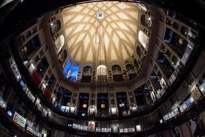 turin, Italien - juni 17 2017 - turist besöker internationell film museum museo del bio foto