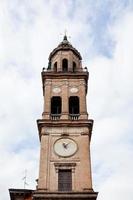 gammal klocka torn i parma, Italien foto