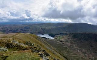 en se ner till Haweswater reservoar i de sjö distrikt foto