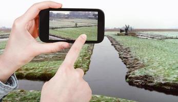 turist tar Foto av frysta kanaler