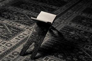 Koran helig bok av muslimer i moskén