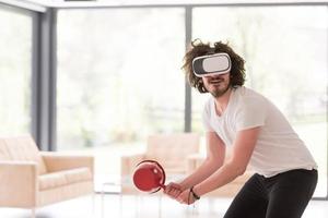 man använder sig av vr-headset glasögon av virtuell verklighet foto