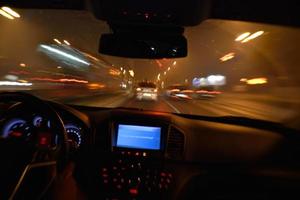 natt bil körning foto
