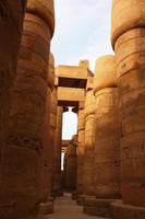 utsikt över den stora hypostylshallen i karnaks tempel
