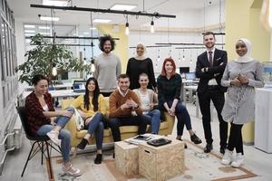 företag team porträtt på modern börja kontor foto